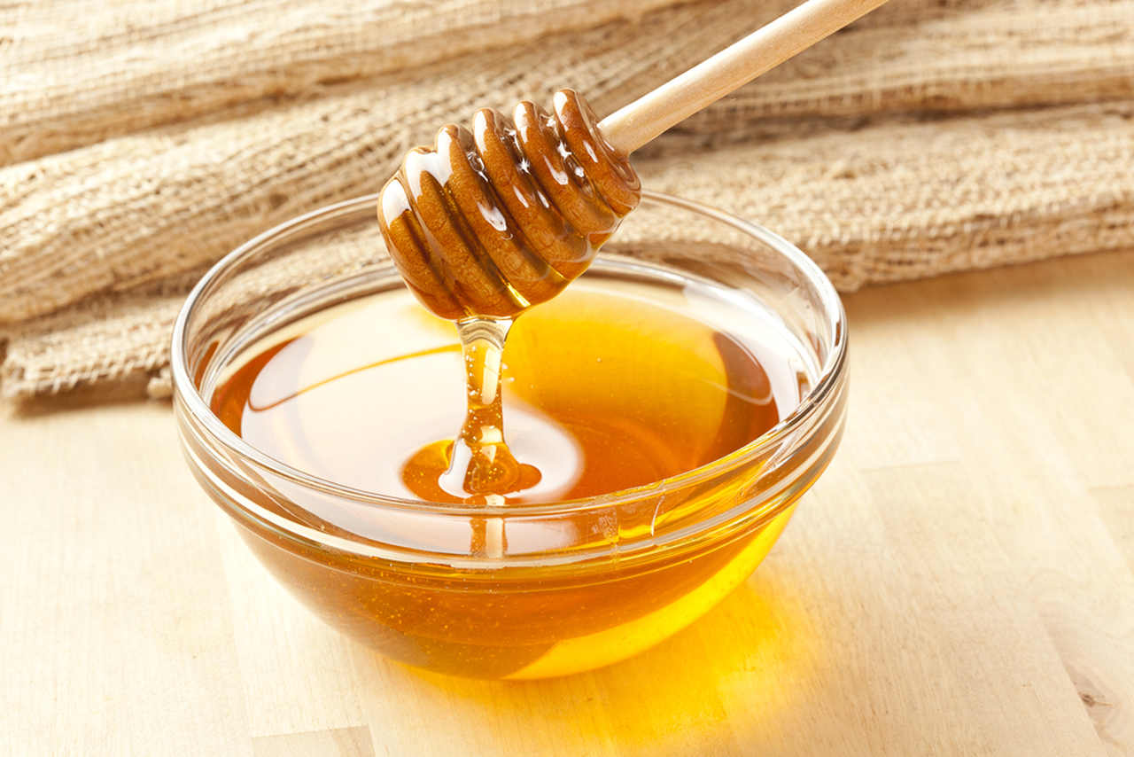 pote de vidro com mel para receitas nutricionista funcional 